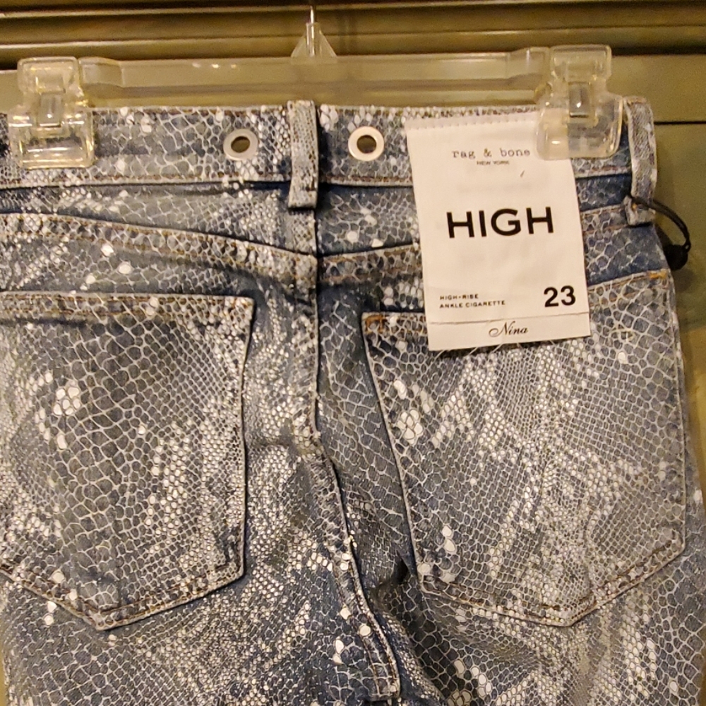 JEANS - Picture 4 of 8